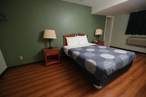 A bed or beds in a room at Texas Inn Waxahachie