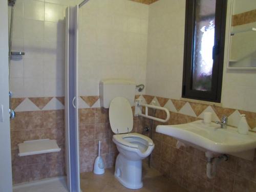 A bathroom at B&B Monte Gruttas