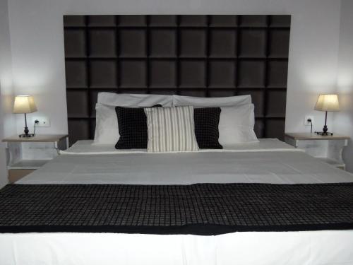 Ένα ή περισσότερα κρεβάτια σε δωμάτιο στο Scheria Hotel