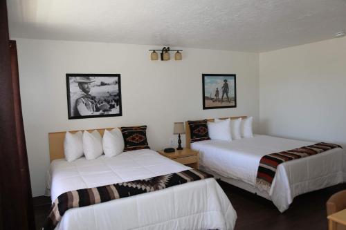 Ein Bett oder Betten in einem Zimmer der Unterkunft The Riverside Ranch Motel and RV Park Southern Utah