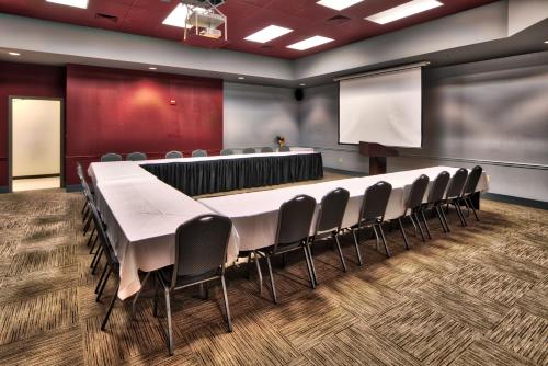 a conference room with a long table and chairs at Bally's Vicksburg in Vicksburg