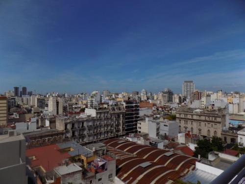 uitzicht op een stad met hoge gebouwen bij Gaurez in Buenos Aires