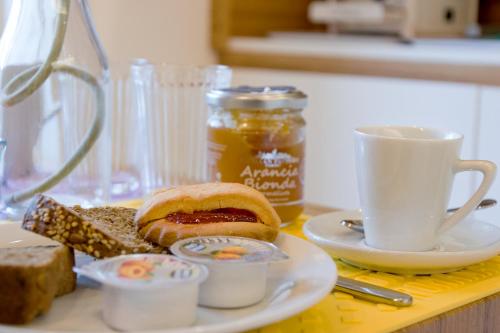 Đồ ăn tại/gần nhà khách