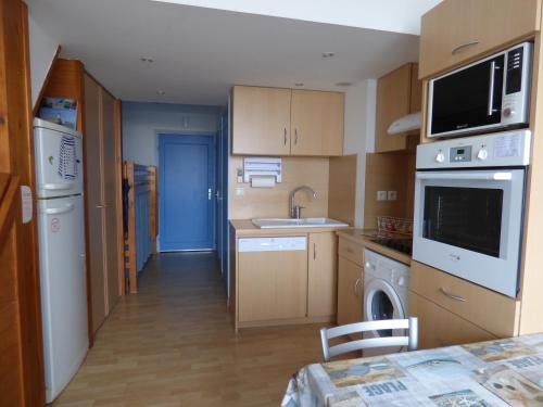 Photo de la galerie de l'établissement Les Voiles D'Olona, vue sur le port de plaisance, à Les Sables-dʼOlonne