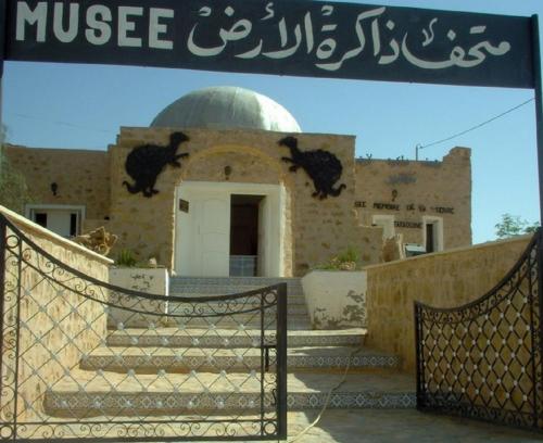 a building with a mosque with calligraphy on it at Auberge Alferdaous in Tataouine