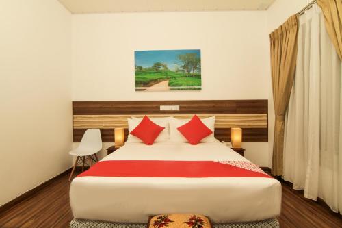 Postel nebo postele na pokoji v ubytování Clove Transit Hotel