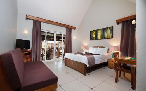Postel nebo postele na pokoji v ubytování Le Palmiste Resort & Spa