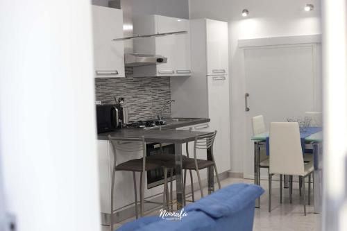 Dapur atau dapur kecil di Nonnalù Holiday Home