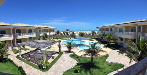 widok z powietrza na ośrodek z basenem w obiekcie Green Paradise Residence w mieście Canoa Quebrada