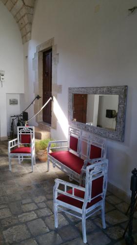 Borgo dei Filitti - B&B artistico - Piscina Solarium & Enotecaにあるシーティングエリア