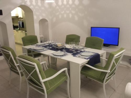Μια τηλεόραση ή/και κέντρο ψυχαγωγίας στο Villa Colle Circeo 1°