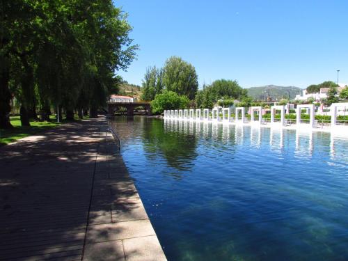 a body of water with a bridge in the background at Casa da Rua Nova in Castelo de Vide