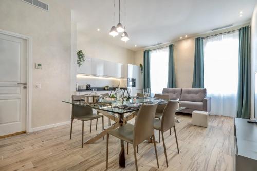 Ruang duduk di Résidence Montaigne - Luxurious - 350m Palais - LRA Cannes