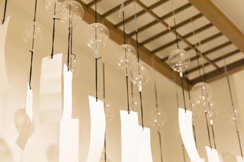 a bunch of chandeliers hanging from a ceiling at Guesthouse Raku in Kyoto