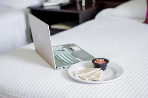 Postel nebo postele na pokoji v ubytování Chiapas Hotel Express, Tuxtla Gutierrez
