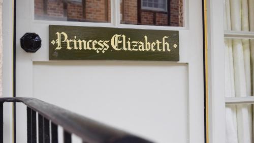 Princess Elizabeth – Photos 4