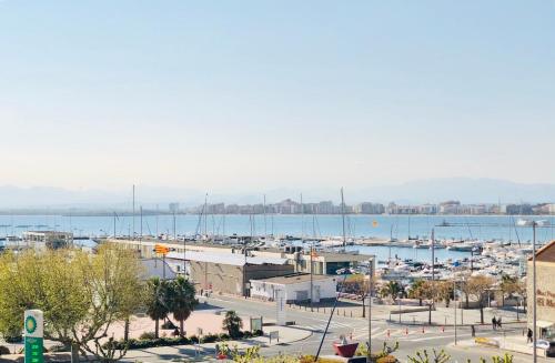 Fotografia z galérie ubytovania ROC MAR 3 3D - Apartamento cerca del centro y de la playa - terraza con vistas al mar y al puerto v destinácii Roses