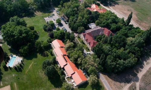 an overhead view of a large house with trees at Geréby Kúria Hotel és Lovasudvar in Lajosmizse