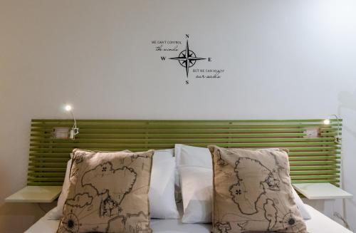 Una cama o camas en una habitación de Domatia