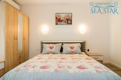 Postel nebo postele na pokoji v ubytování Sea Star Apartment