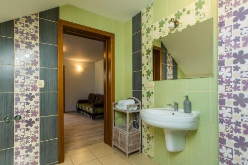 a bathroom with a sink and a toilet at Willa Uroki Spisza in Łapsze Niżne