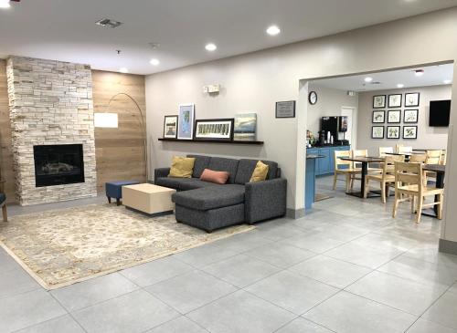 Гостиная зона в Country Inn & Suites By Radisson, Charleston North, SC