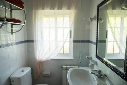 A bathroom at Apartamento Amieiro