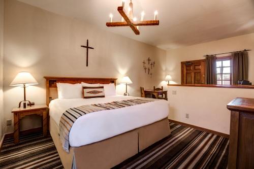 Postel nebo postele na pokoji v ubytování Hotel Chimayo de Santa Fe