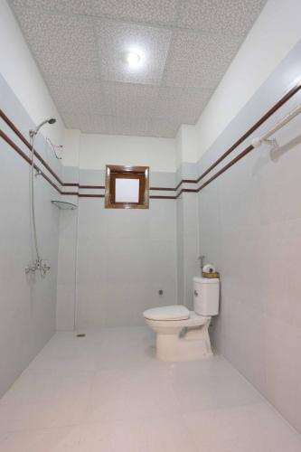 Bilik mandi di Hoang Thu Hostel