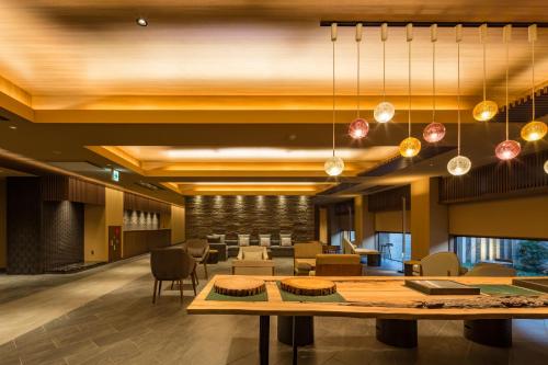 a lobby with a large table and chairs at Oike Hotel in Fujikawaguchiko