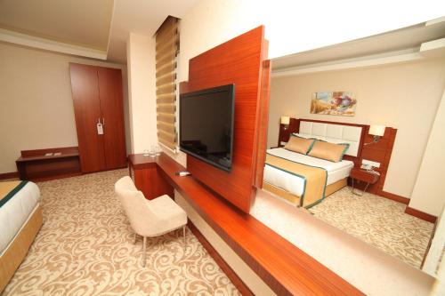Μια τηλεόραση ή/και κέντρο ψυχαγωγίας στο Asrin Business Hotel Kızılay