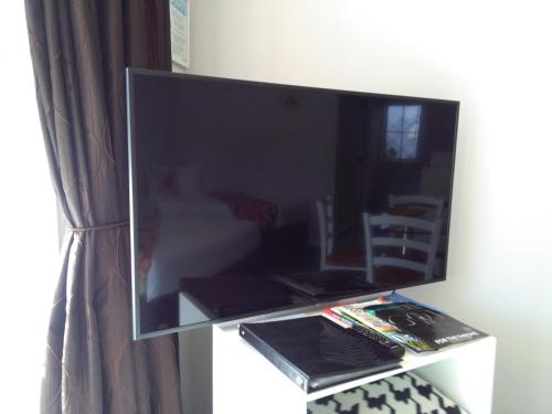 A television and/or entertainment centre at Colonial Lodge Motel