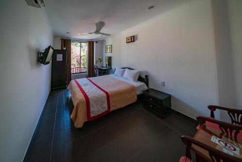 a hotel room with a bed and a window at Ven Ven Hotel in Ho Coc