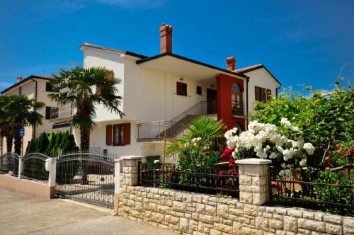 Natasa Apartments