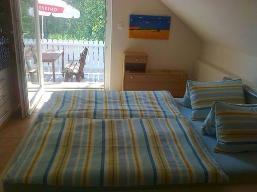 Postel nebo postele na pokoji v ubytování Faakersee Family Seahouse mit Privat Strand
