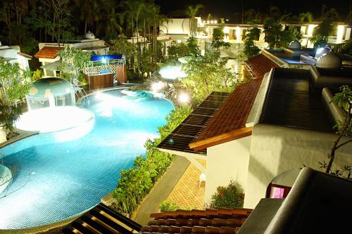 Uitzicht op het zwembad bij Baanmontra Beach Resort - Bankrut of in de buurt