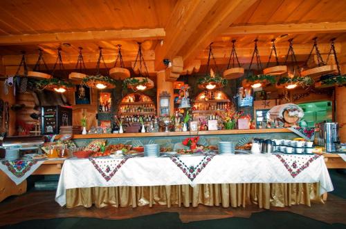 a bar with a white table in a room at Skalny Dworek in Nowy Targ
