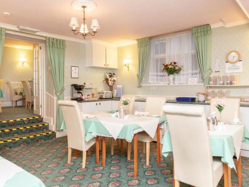a dining room with a table and chairs at Crimdon Dene in Torquay
