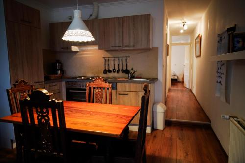 a kitchen with a wooden table and a kitchen with a stove at Lindenhof Habernis in Steinberg