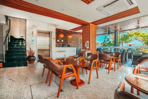 a dining room with a table and chairs at Paralian Hulhumale' in Hulhumale