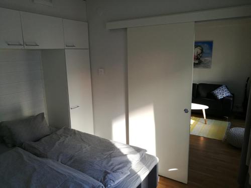 DP Apartments Vaasaにあるベッド