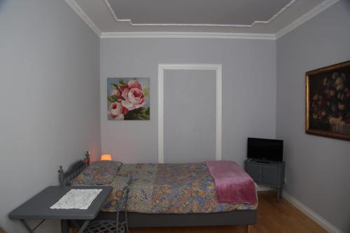 a bedroom with a bed and a desk with a computer at Masnadieri 18 in Parma