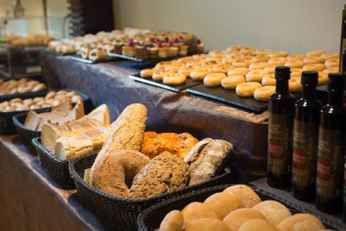 a bakery with lots of bread and bottles of wine at Hotel Cordoba Center in Córdoba