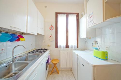 A kitchen or kitchenette at DolceVita Apartments N 354