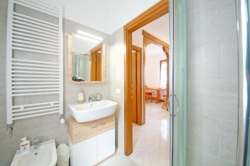 A bathroom at DolceVita Apartments N 354
