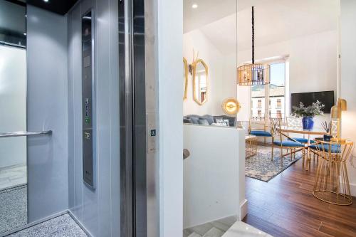 a kitchen and living room with a dining room at Bib Rambla Luxury Apartments in Granada