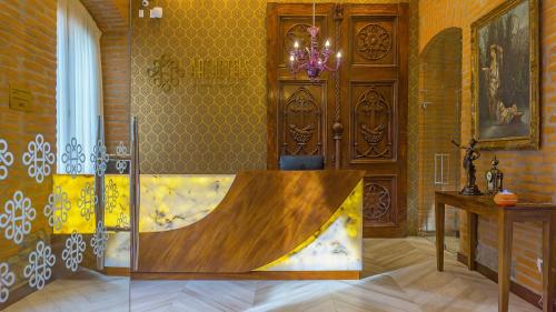 a room with a wooden ramp in front of a door at Hotel Otavalo in Otavalo