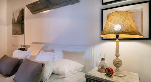 a bedroom with a bed and a lamp on a table at El Rincón in Capileira