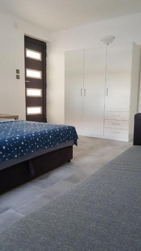 Ένα ή περισσότερα κρεβάτια σε δωμάτιο στο Apartments STAR with Pool
