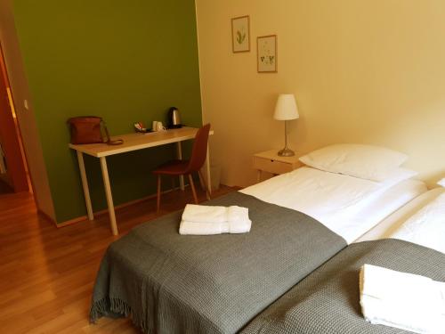Cama o camas de una habitación en Hengifoss Guesthouse
